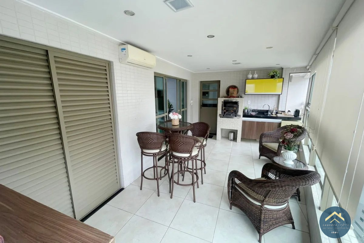 Maravilhoso apartamento alto padrão, porteira fechada, possui 129 M² de área útil, 3 suítes, no Canto do Forte !!